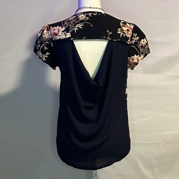 Blouses/flannels/button downs-2 for $15 or 3 for $20 (Mix & Match) - Picture 2 of 4